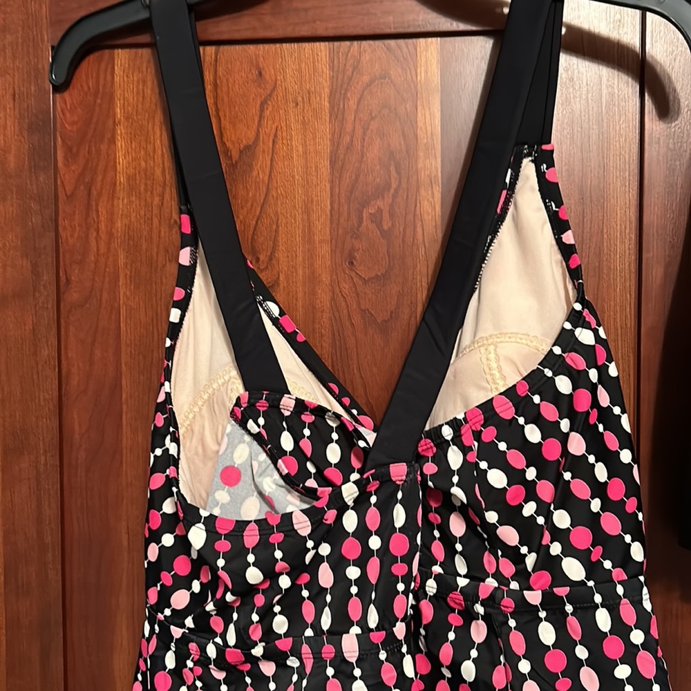Swimsuit - Picture 5 of 9